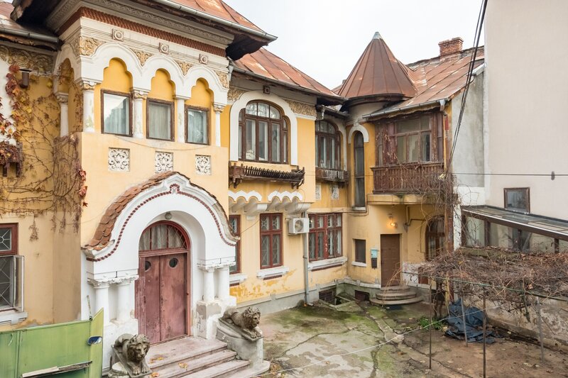 Cismigiu, Piata Victoriei, comision 0%, vila interbelica, curte libera 362 mp